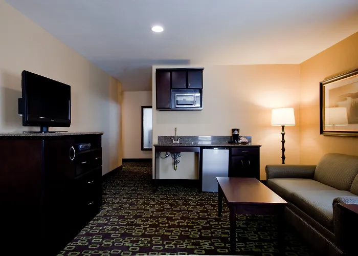 Holiday Inn Express Hotel & Suites Woodland Hills By Ihg