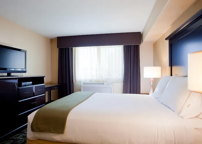 Holiday Inn Express Hotel & Suites Woodland Hills By Ihg