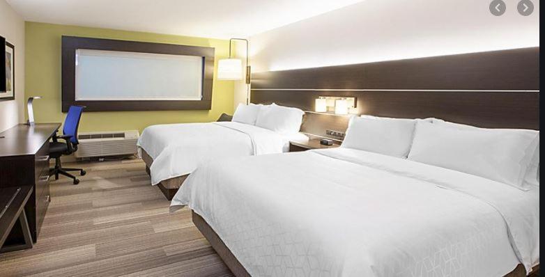Express & Woodland Hills By Ihg