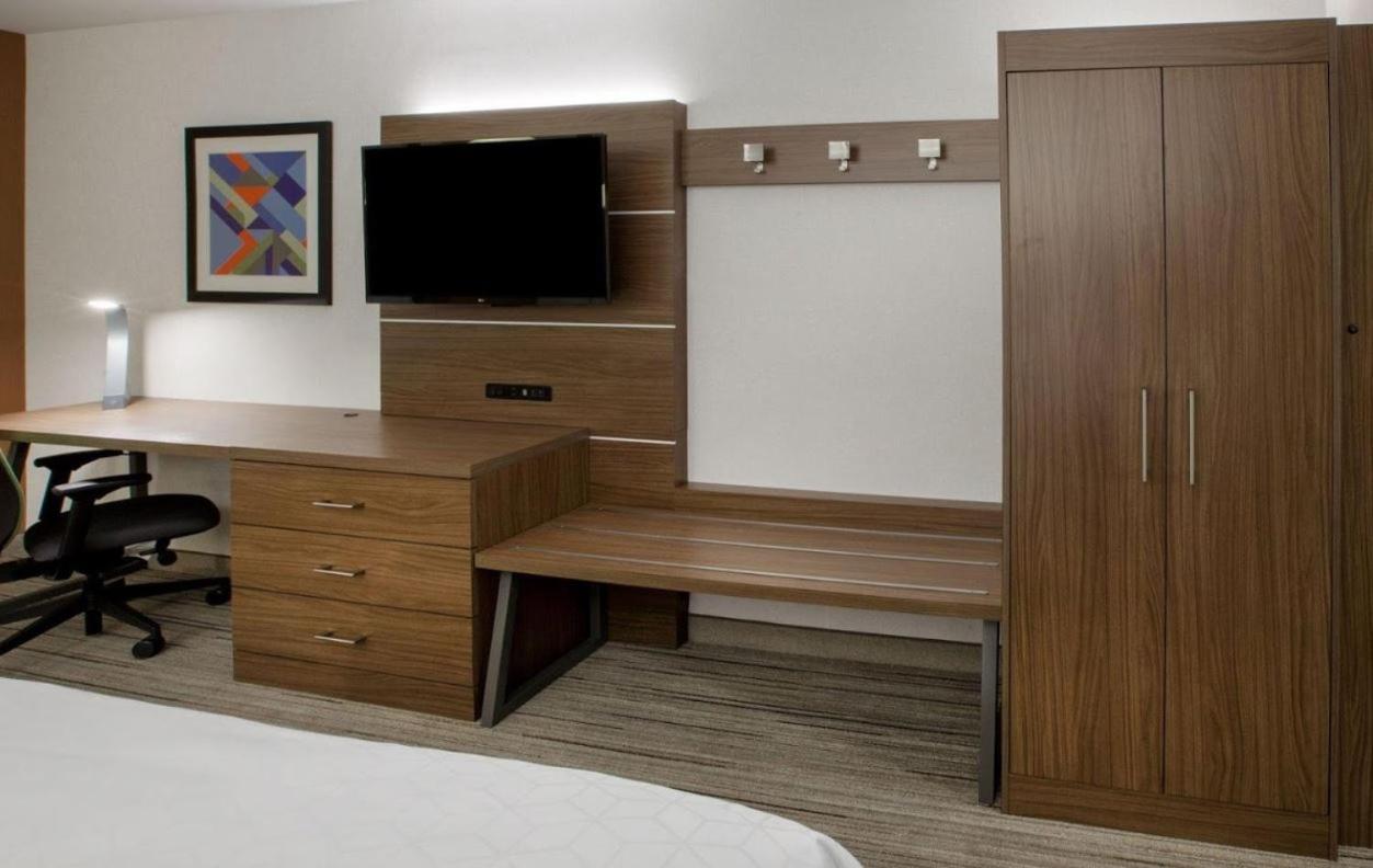 Express & Woodland Hills By Ihg 3* Los Angeles