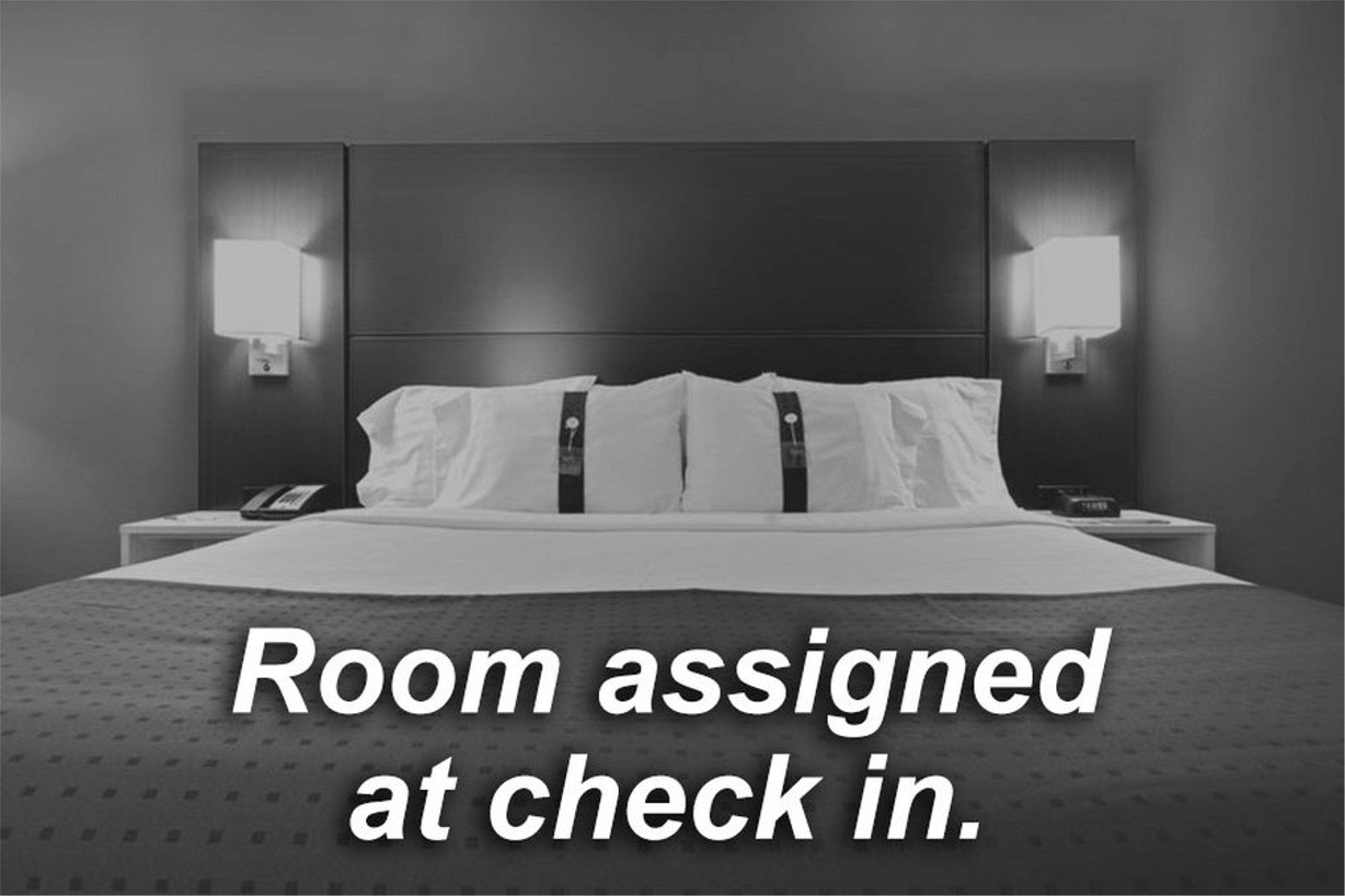 Express & Woodland Hills By Ihg Hotel Los Angeles