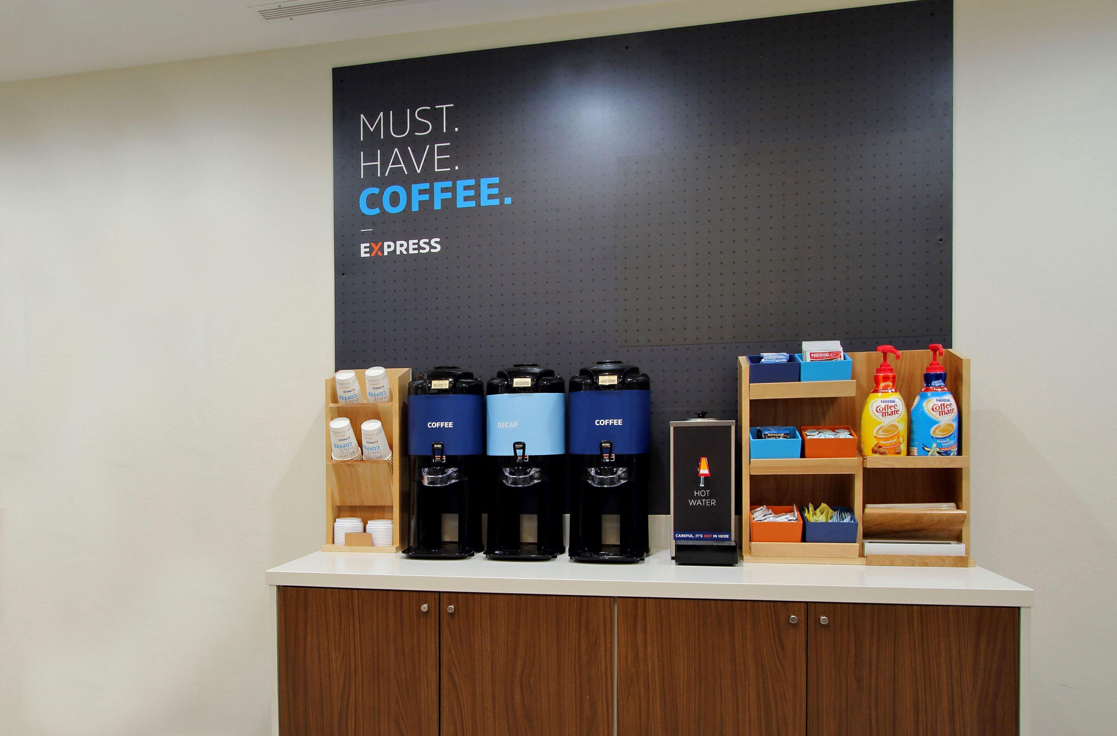 Express & Woodland Hills By Ihg Hotel