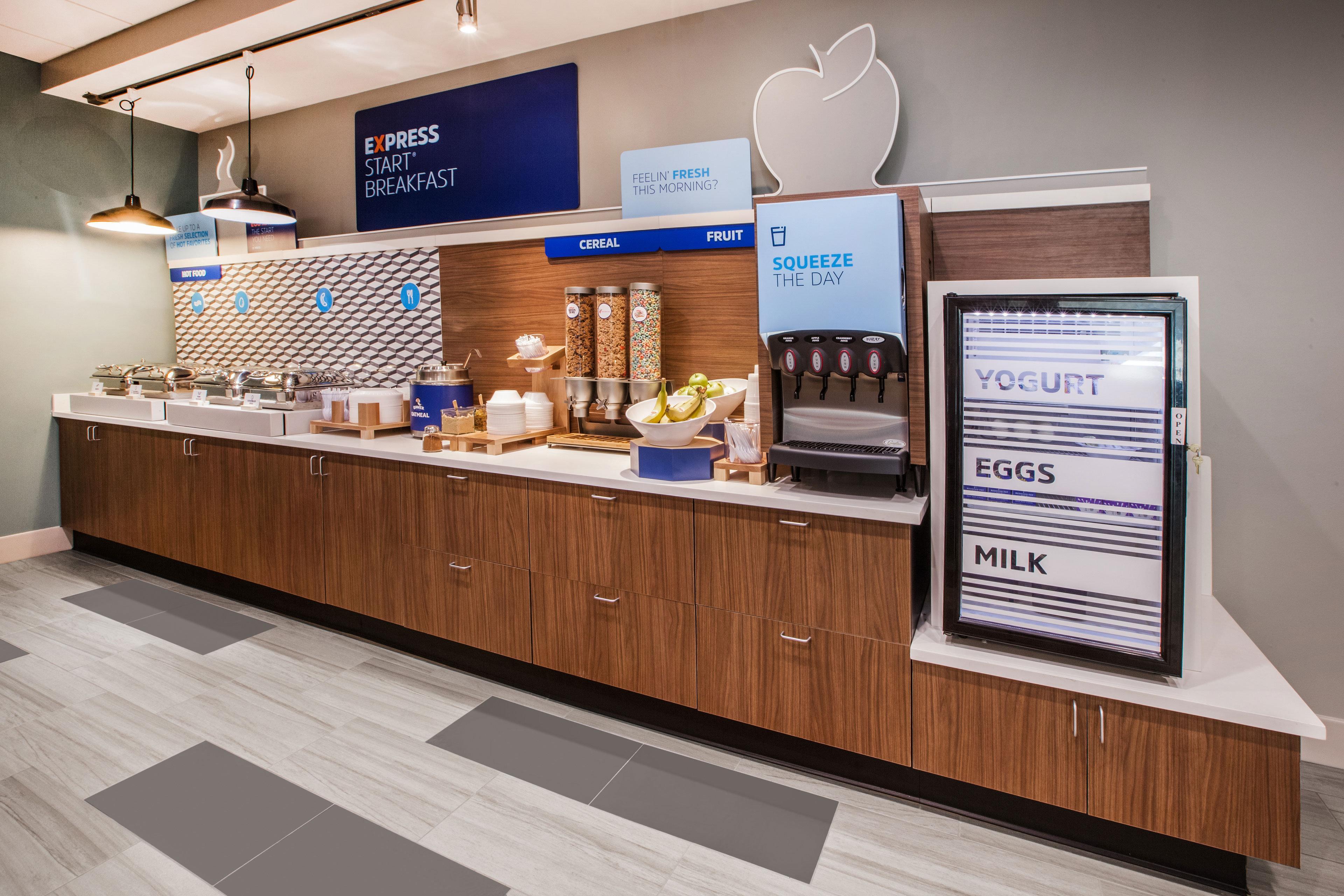 Express & Woodland Hills By Ihg