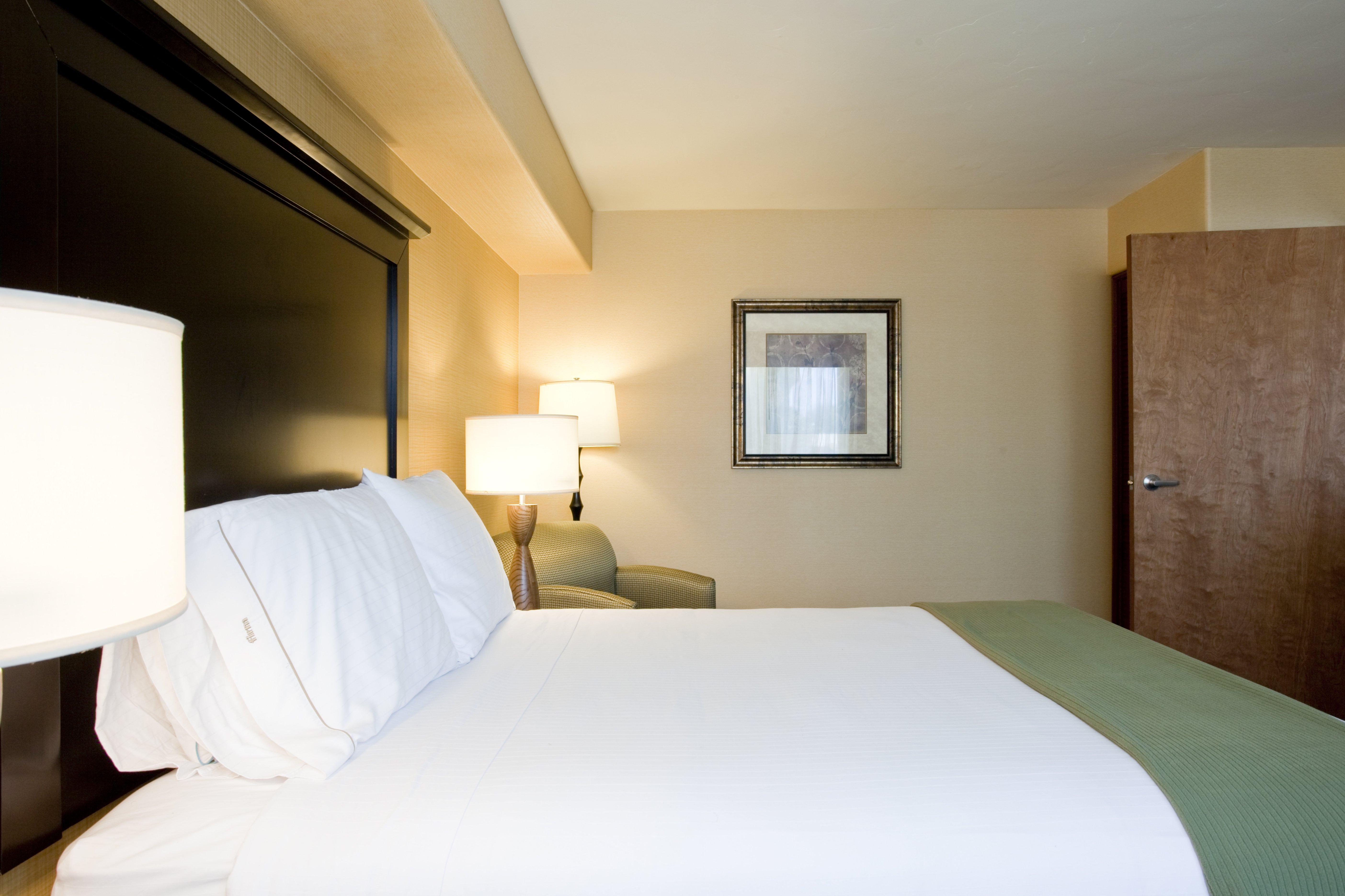 Hotel Express & Woodland Hills By Ihg 3*