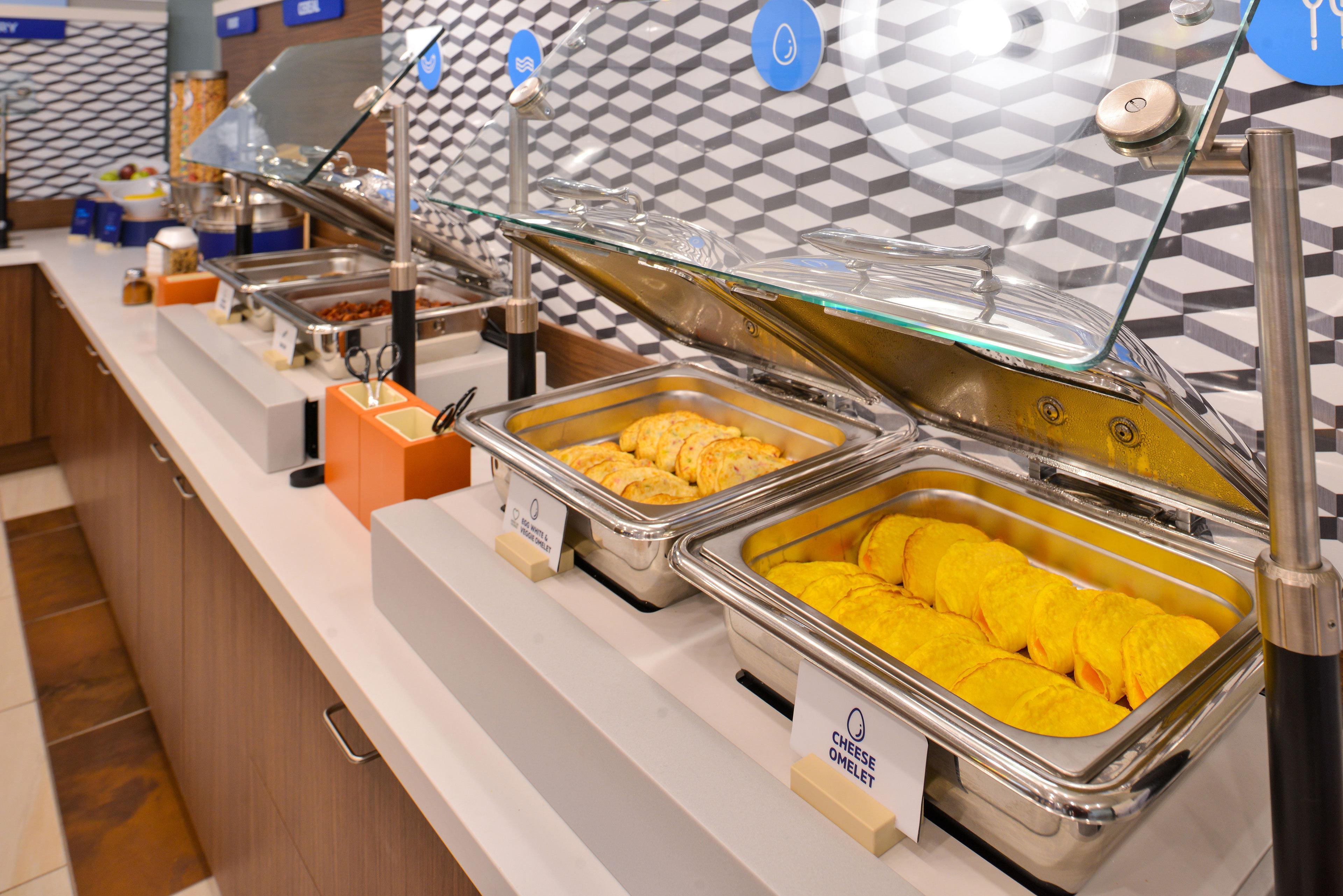 Express & Woodland Hills By Ihg