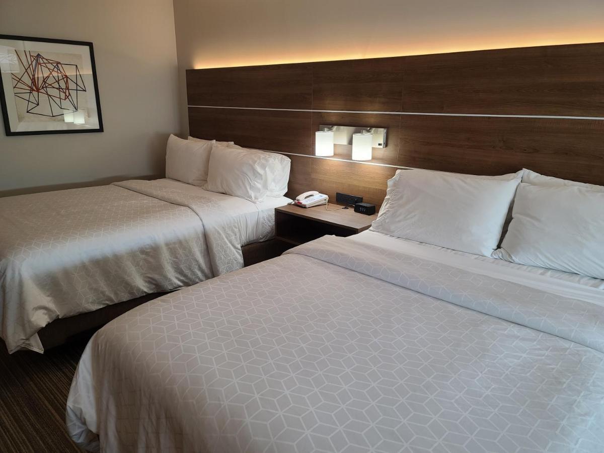 Express & Woodland Hills By Ihg Los Angeles