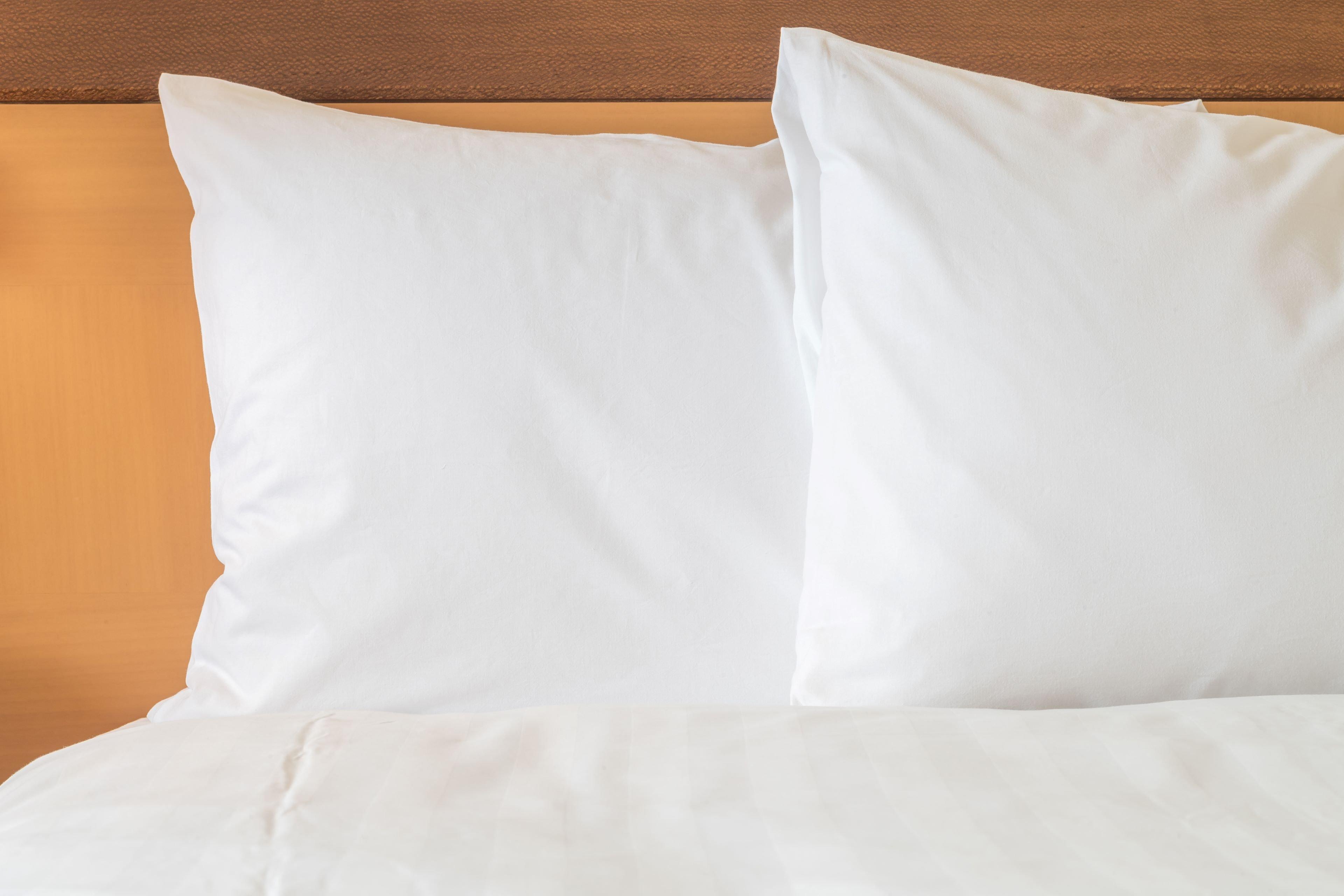 Express & Woodland Hills By Ihg Hotel
