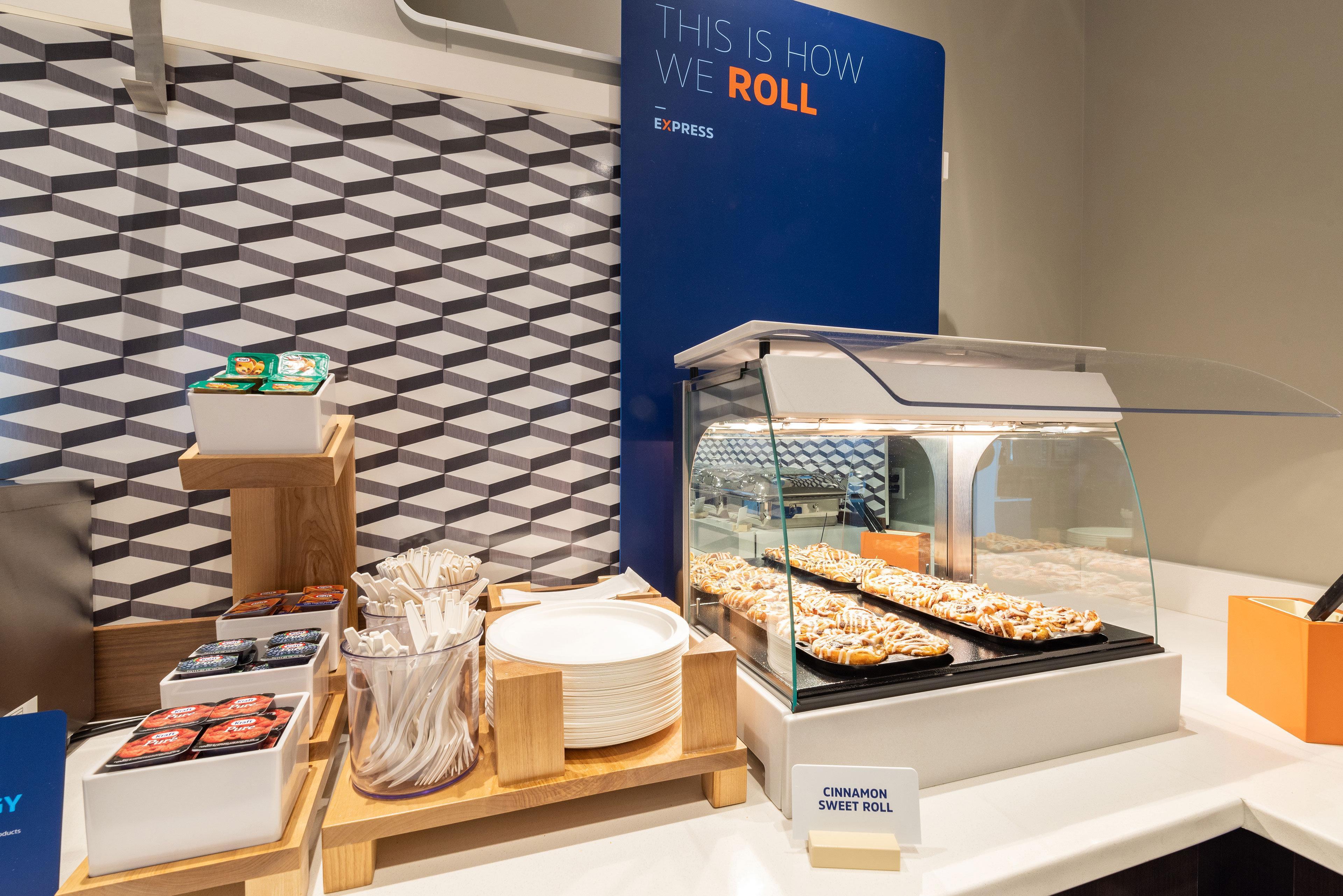 Express & Woodland Hills By Ihg Hotel Los Angeles