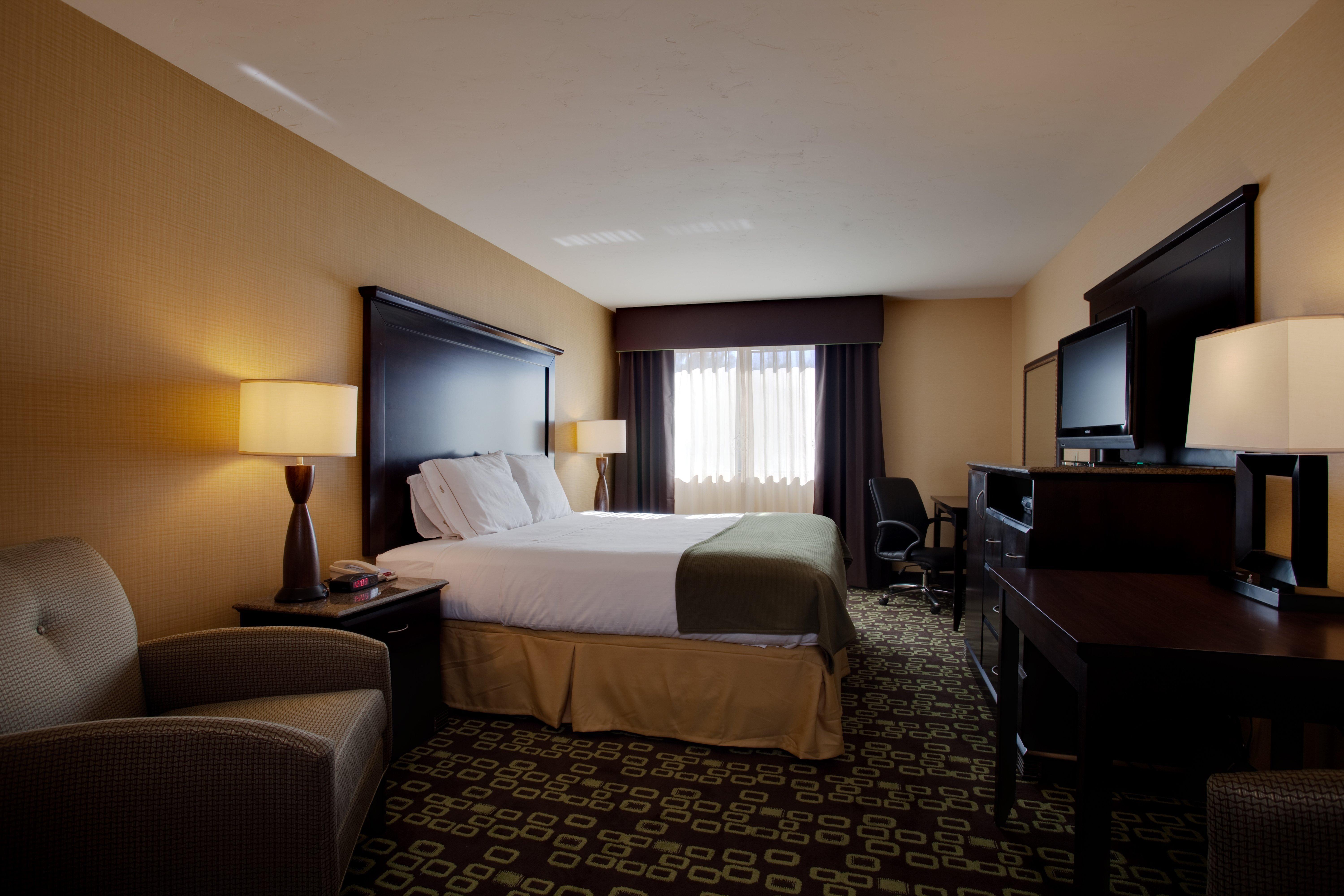 Hotel Express & Woodland Hills By Ihg