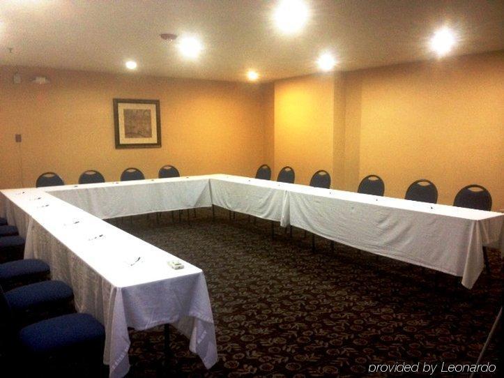Express & Woodland Hills By Ihg Los Angeles