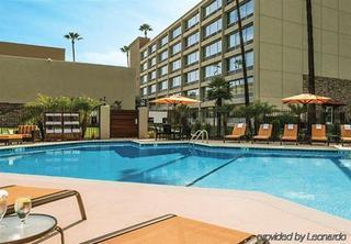 Hotel Express & Woodland Hills By Ihg 3*