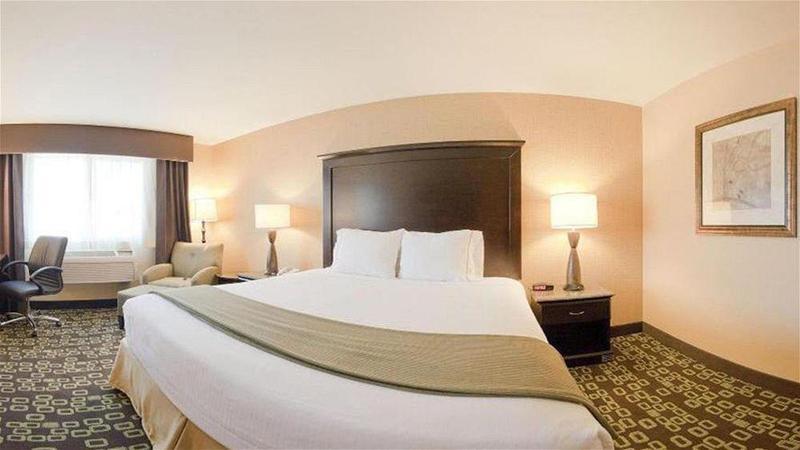 Express & Woodland Hills By Ihg Los Angeles