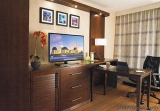 Hotel Express & Woodland Hills By Ihg 3*