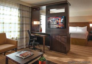Express & Woodland Hills By Ihg Hotel 3*