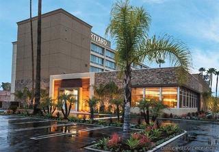 Express & Woodland Hills By Ihg Hotel