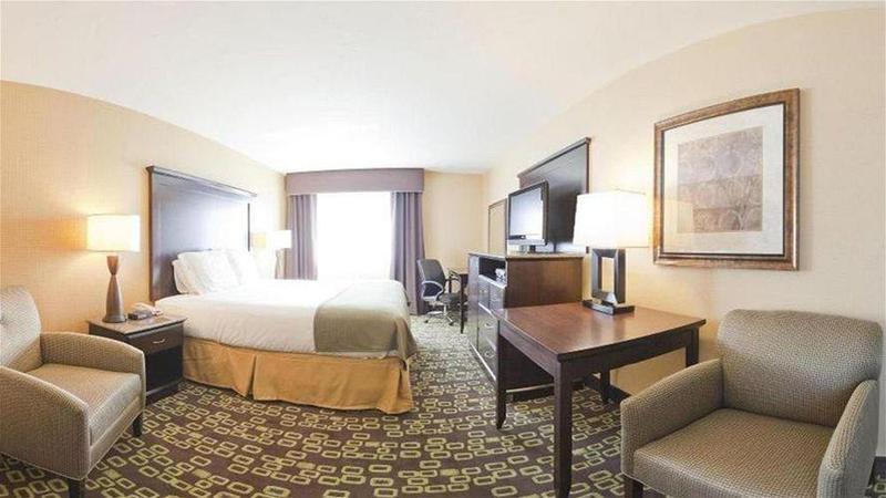 Express & Woodland Hills By Ihg 3*