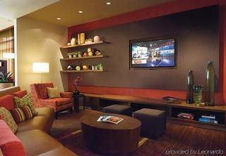 Express & Woodland Hills By Ihg