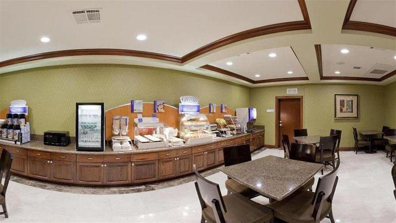 Hotel Express & Woodland Hills By Ihg
