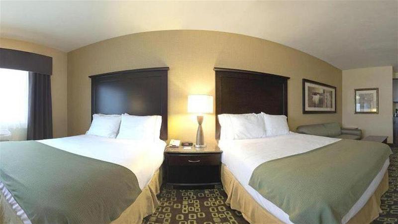 Express & Woodland Hills By Ihg 3*