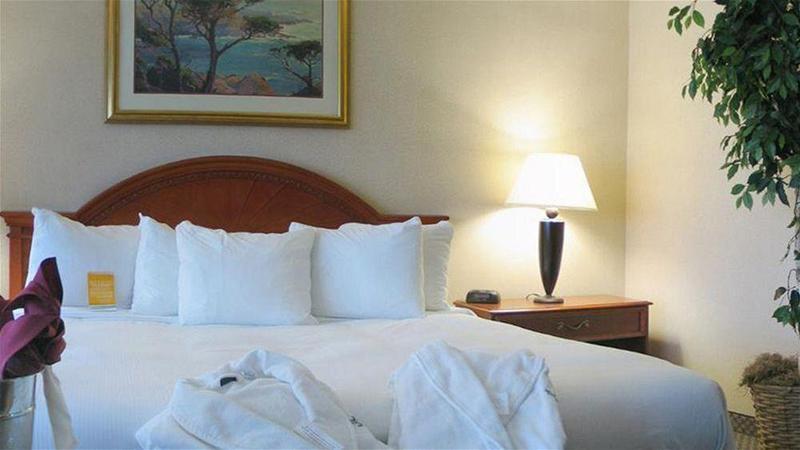 Hotel Express & Woodland Hills By Ihg