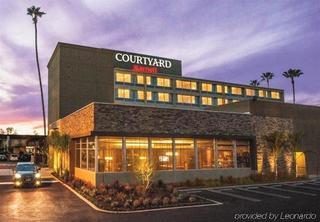 Express & Woodland Hills By Ihg Hotel