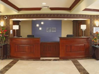 Express & Woodland Hills By Ihg