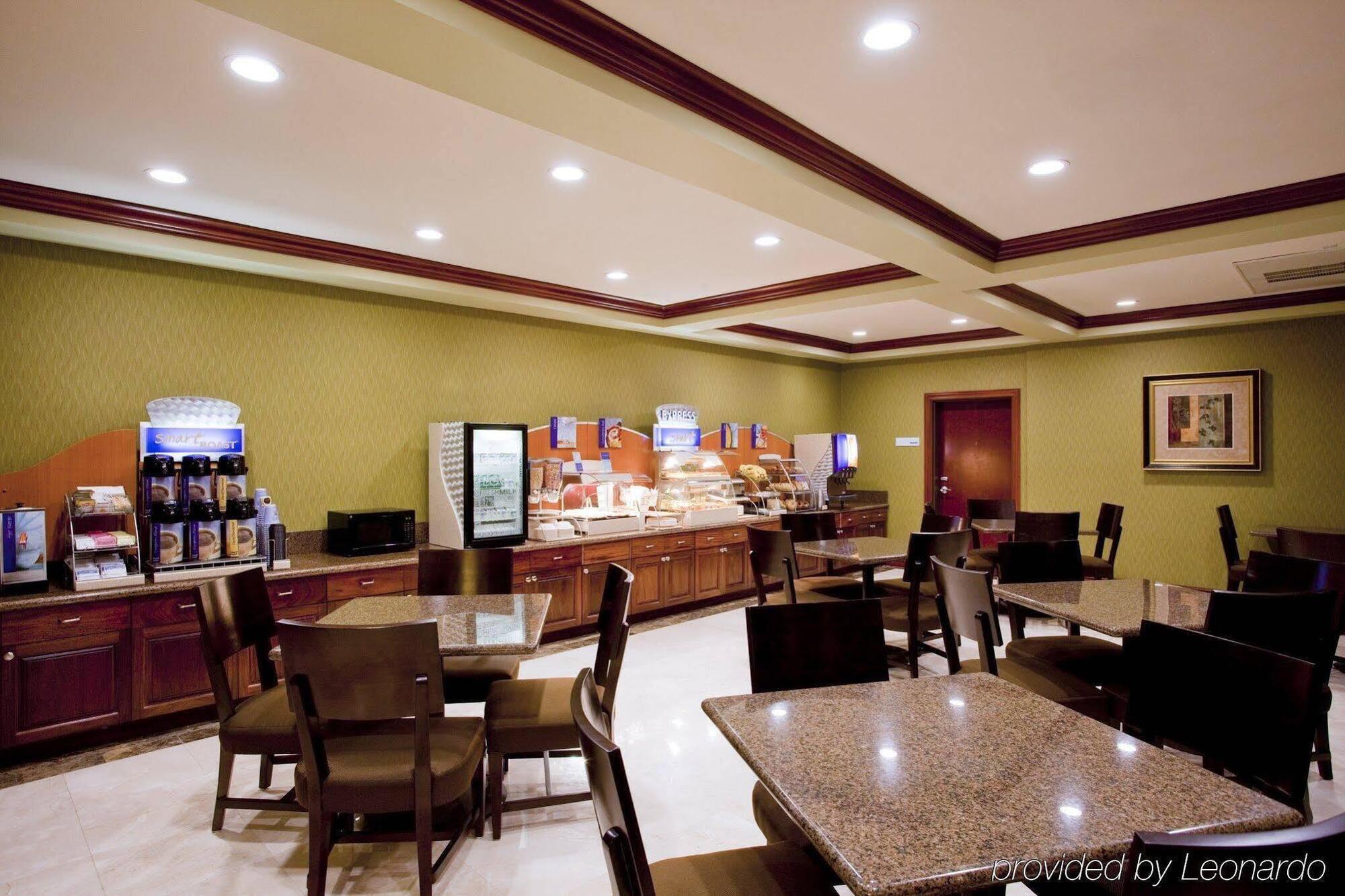 Express & Woodland Hills By Ihg