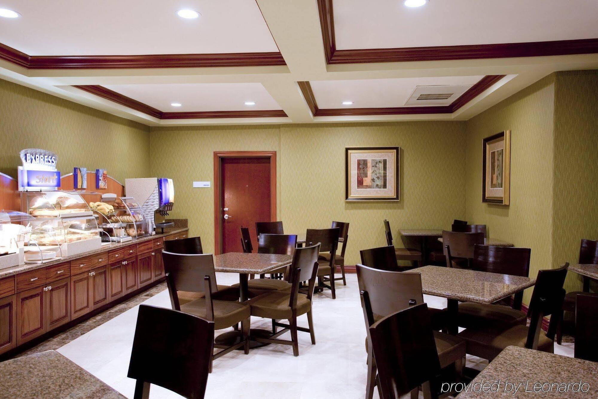 Hotel Express & Woodland Hills By Ihg Los Angeles